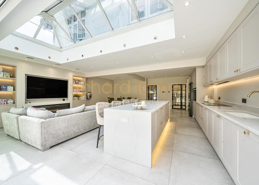 Property photo 2 of 20 Ff749180-Bf98-4F7d-80B9-3A653F21B348.Jpg