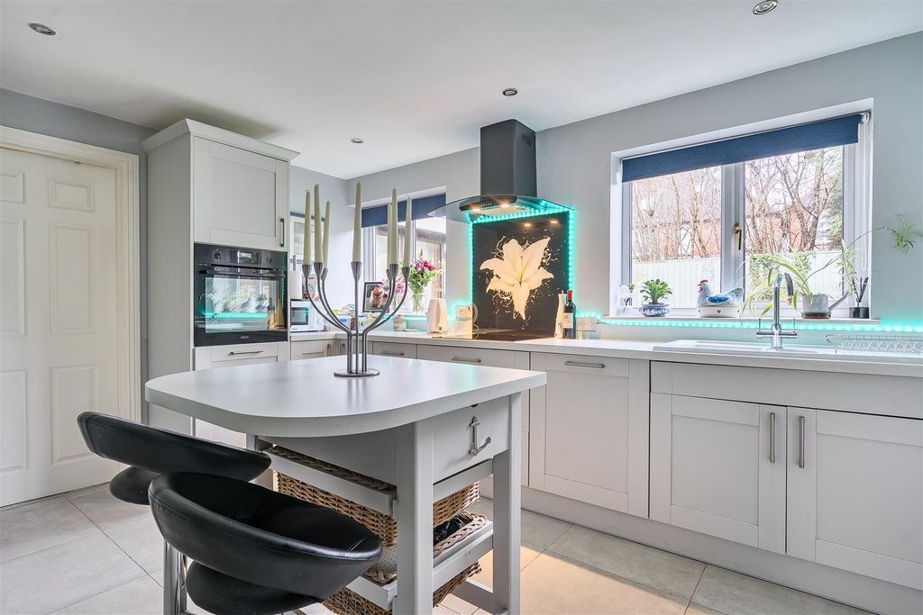 Property photo 3 of 23 1407735-13-6984B69356B62.Jpg