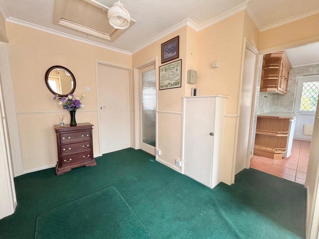 Property photo 2 of 16 Entrance Hall