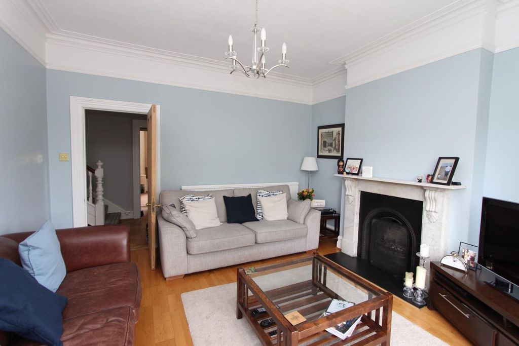 Property photo 2 of 31 Living Room