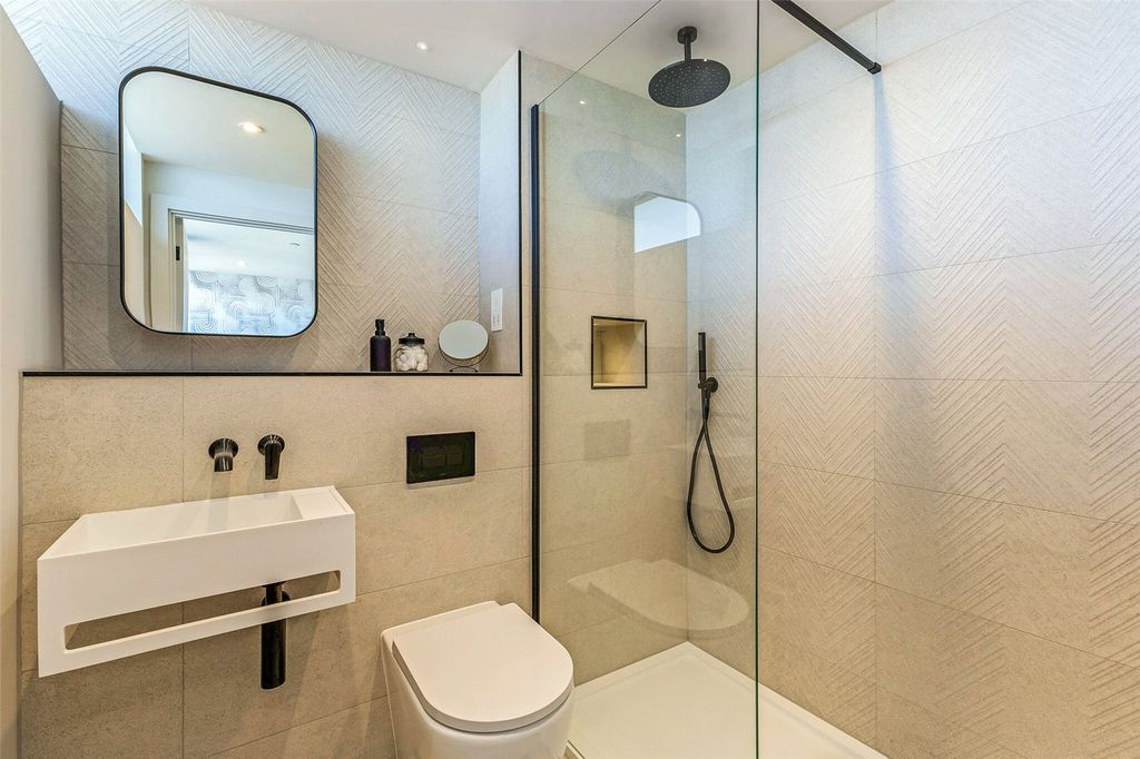 Property photo 3 of 6 Show Home