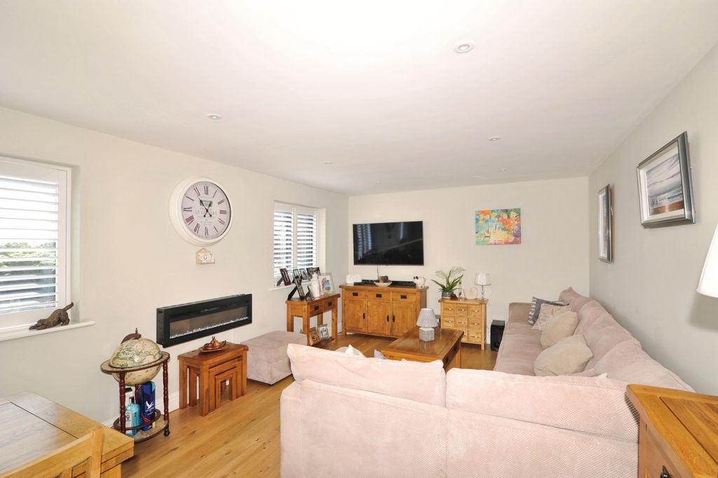 Property photo 2 of 19 Living Room
