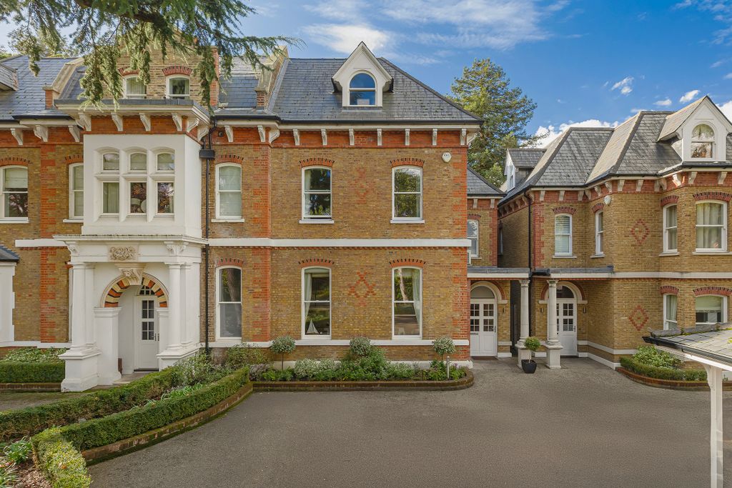 Property photo 2 of 27