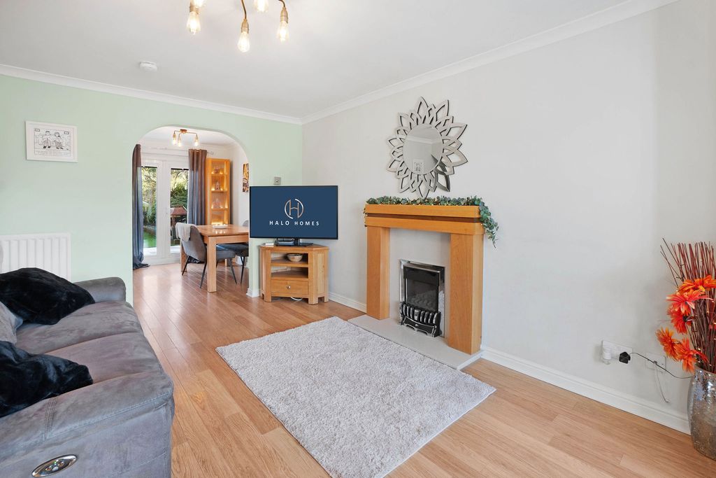 Property photo 3 of 27 Lounge