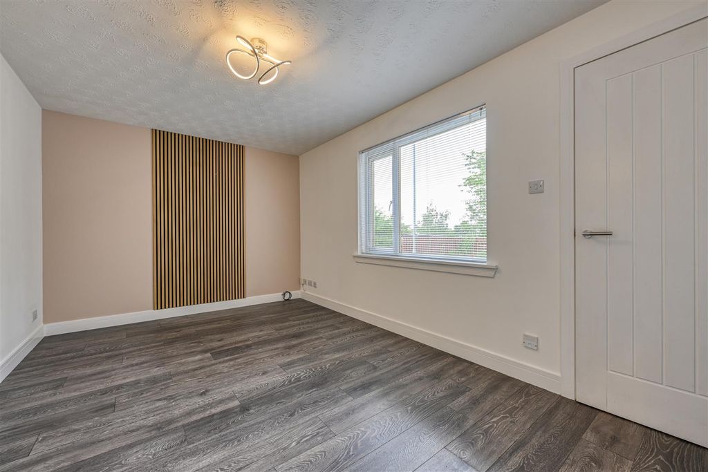 1 bed flat for saleTowerhill Crescent, Cradlehall, Inverness IV2 photo 4