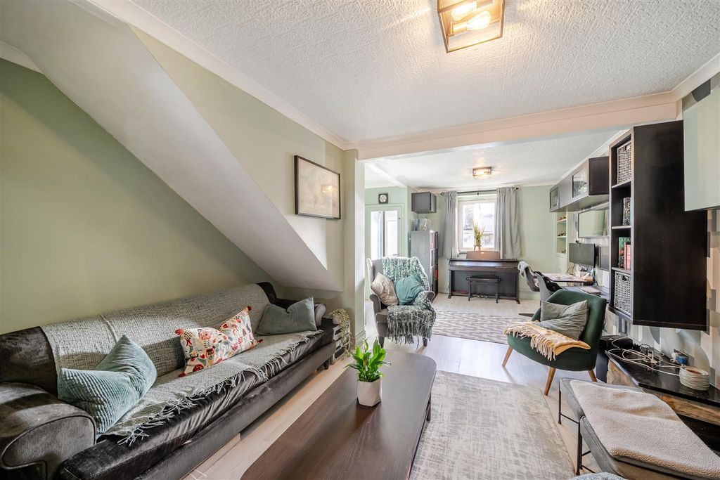 Property photo 2 of 20 1394315-13-6945477B8E12c.Jpg