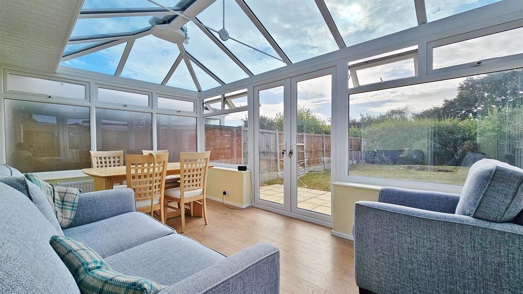 Property photo 2 of 13 Conservatory
