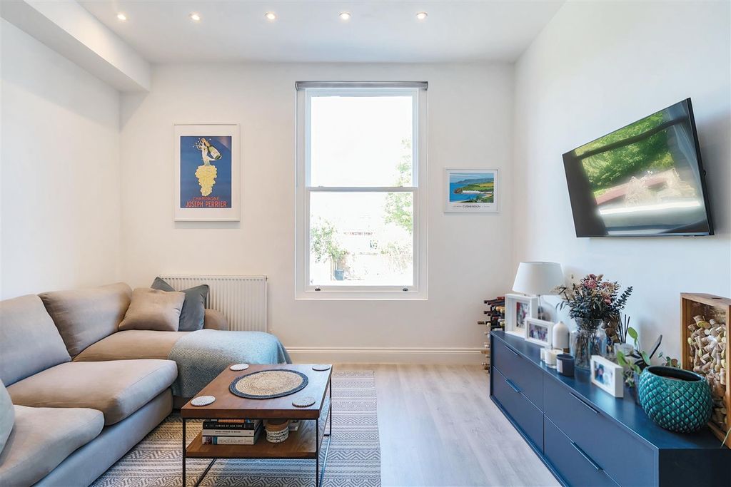 Property photo 2 of 13 8-11-681Dfdc072F98-1286452-Arw-11-1-8.Jpg