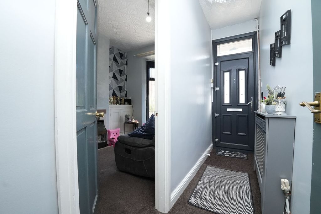 Property photo 2 of 11 Hall