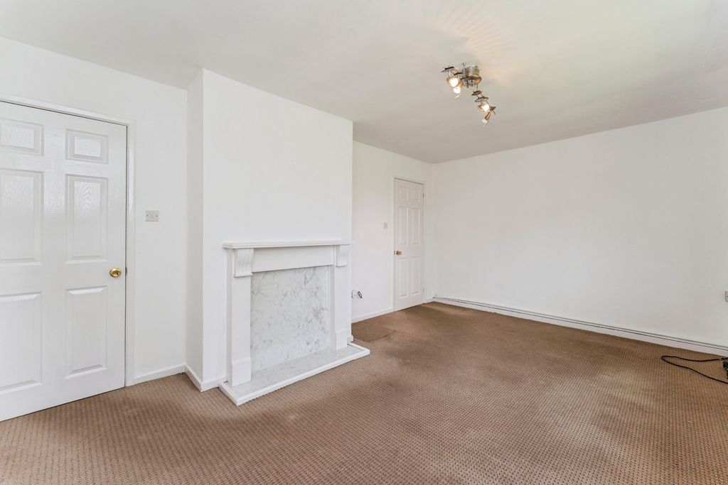 Property photo 3 of 14 Lounge