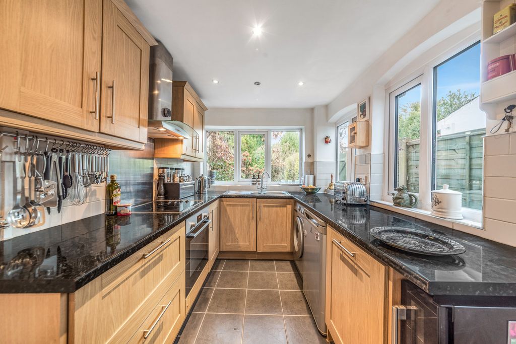 Property photo 2 of 20