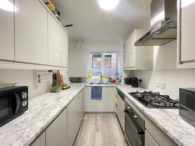 Property photo 2 of 6 Kitchen