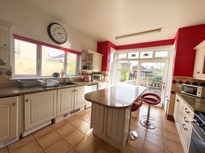 Property photo 3 of 18 Kitchen