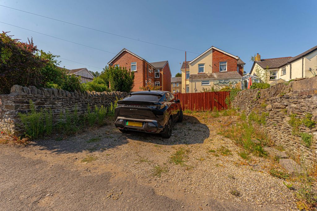 Property photo 2 of 34