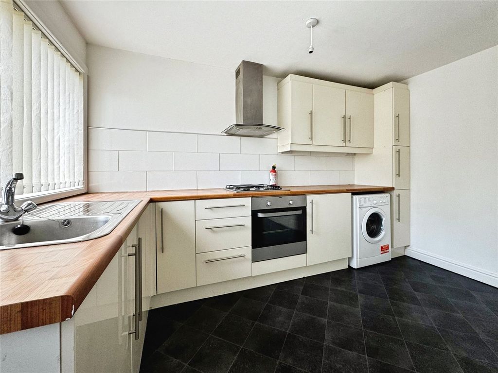 Property photo 2 of 16 Kitchen
