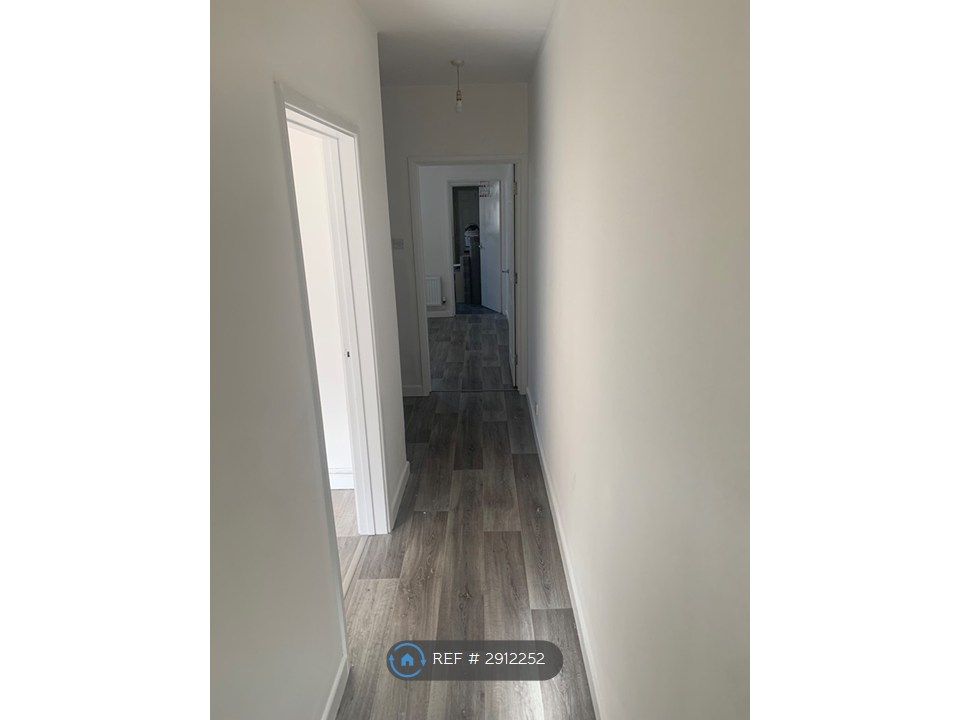 Property photo 2 of 11 Hall