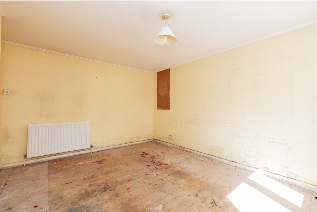 Property photo 3 of 8 3