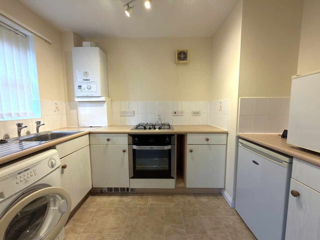 Property photo 3 of 8 Kitchen