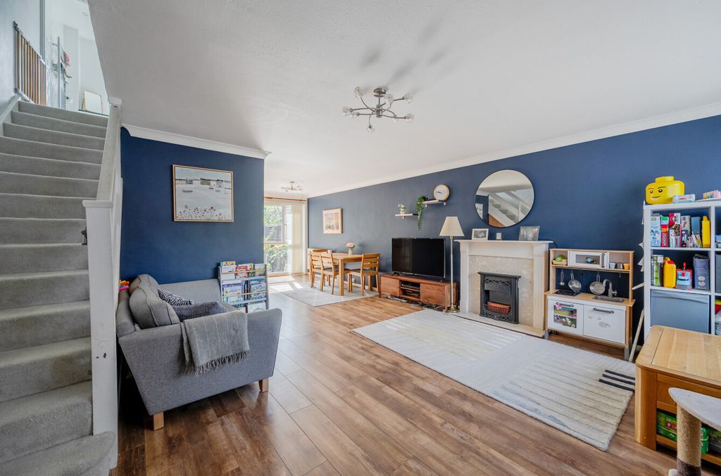 Property photo 3 of 19 1484687-11-6A44Db...