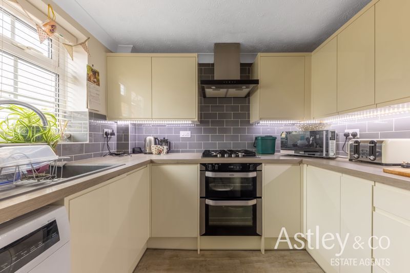 Property photo 2 of 12 Kitchen