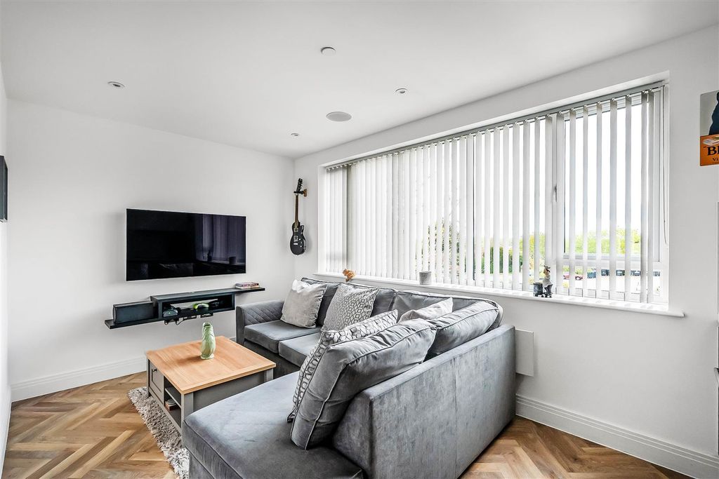 Property photo 2 of 13 Flat-11-Fountain-House-3.Jpg