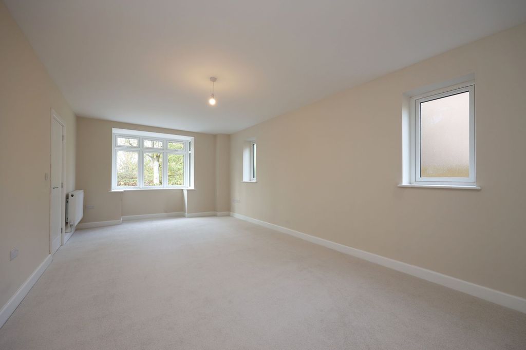 Property photo 3 of 33