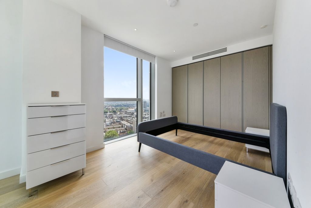 Property photo 3 of 10 Bedroom