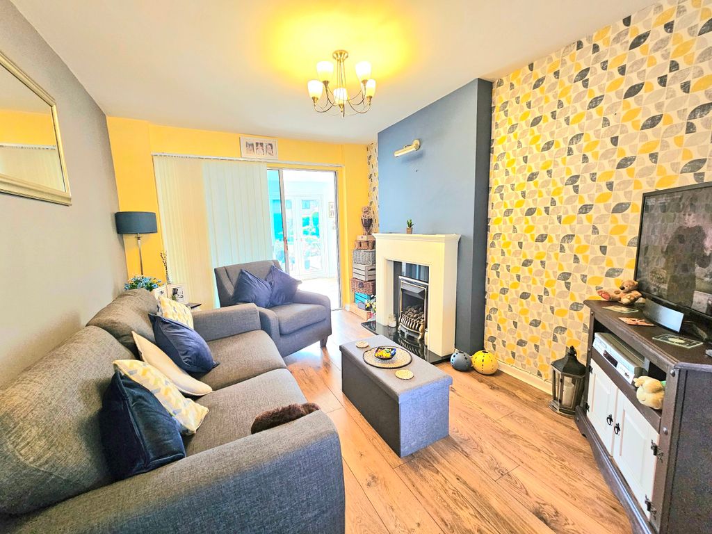 Property photo 2 of 25