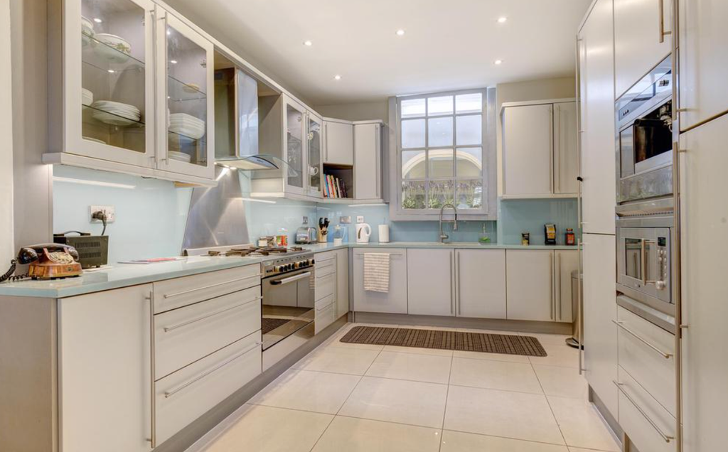 Property photo 3 of 6