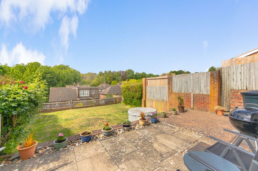 Property photo 2 of 28