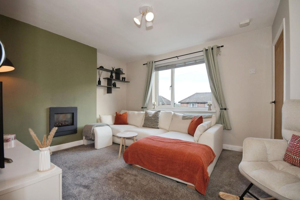 Property photo 2 of 17 Lounge 01.Jpg