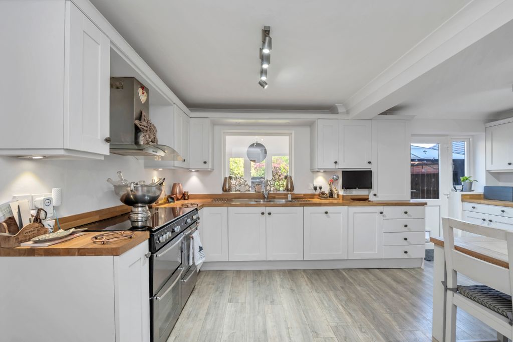 Property photo 3 of 26