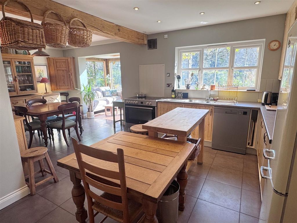 Property photo 3 of 34 Kitch - Break 1.Jpg