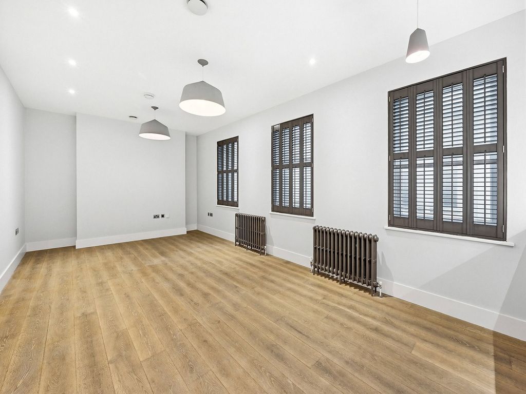 Property photo 2 of 13 Rupert Court