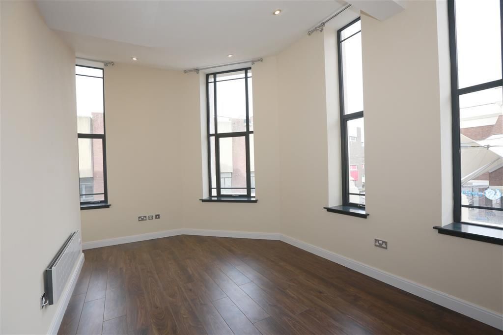 Property photo 2 of 11 Living Room