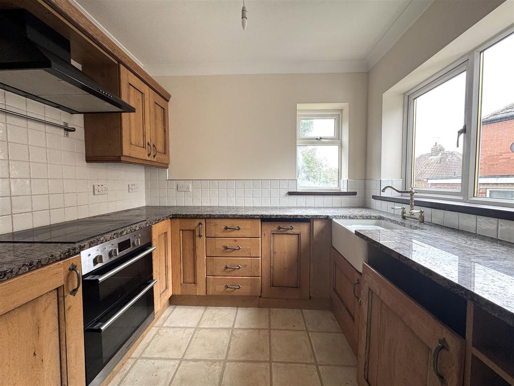 Property photo 3 of 19 Kitchen