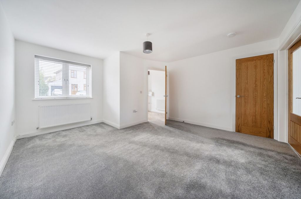 Property photo 3 of 20 Lounge