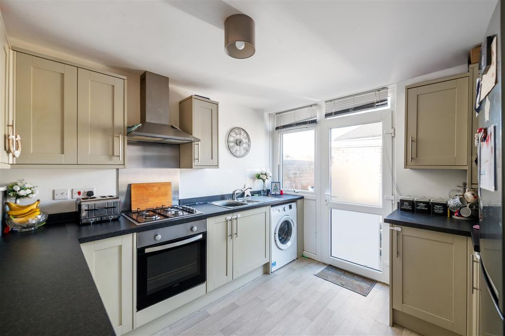 Property photo 3 of 11 15 Rutherwick Close Internals - Copy.Jpg