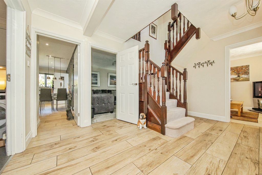 Property photo 2 of 27