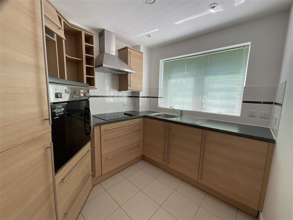 Property photo 2 of 9 Kitchen