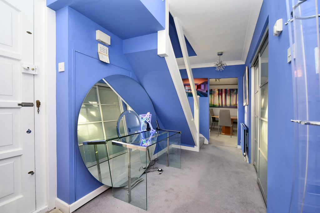 Property photo 3 of 18