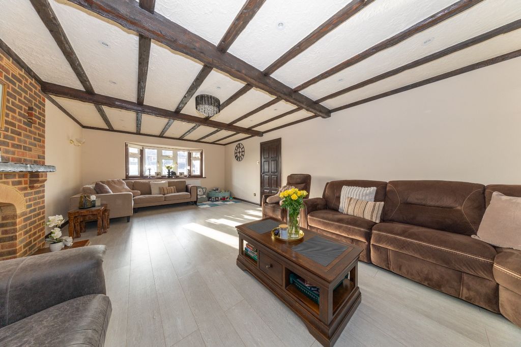 Property photo 2 of 18 4877672