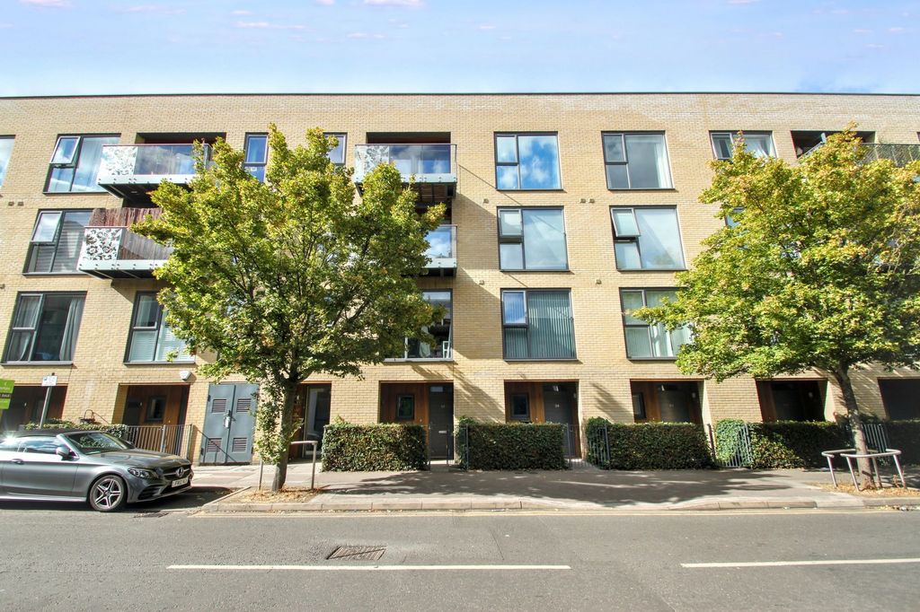 Property photo 1 of 18