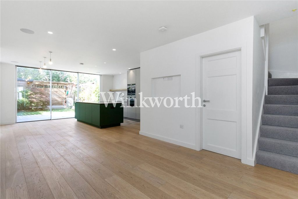 Property photo 2 of 14 Picture No. 16