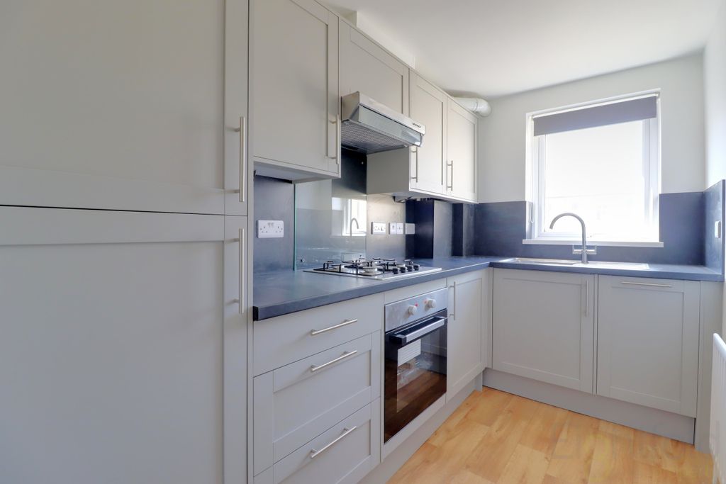 Property photo 3 of 14 Kitchen