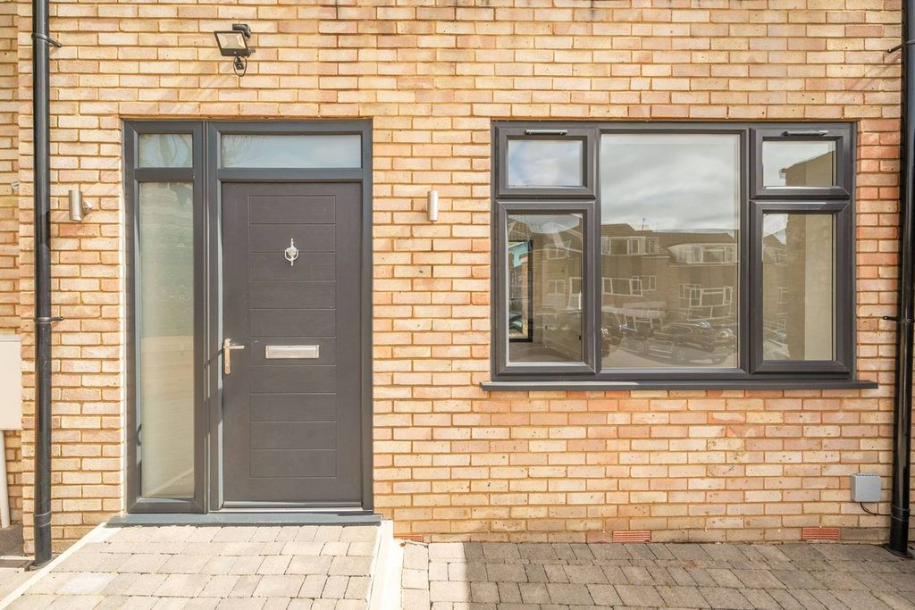 Property photo 1 of 25