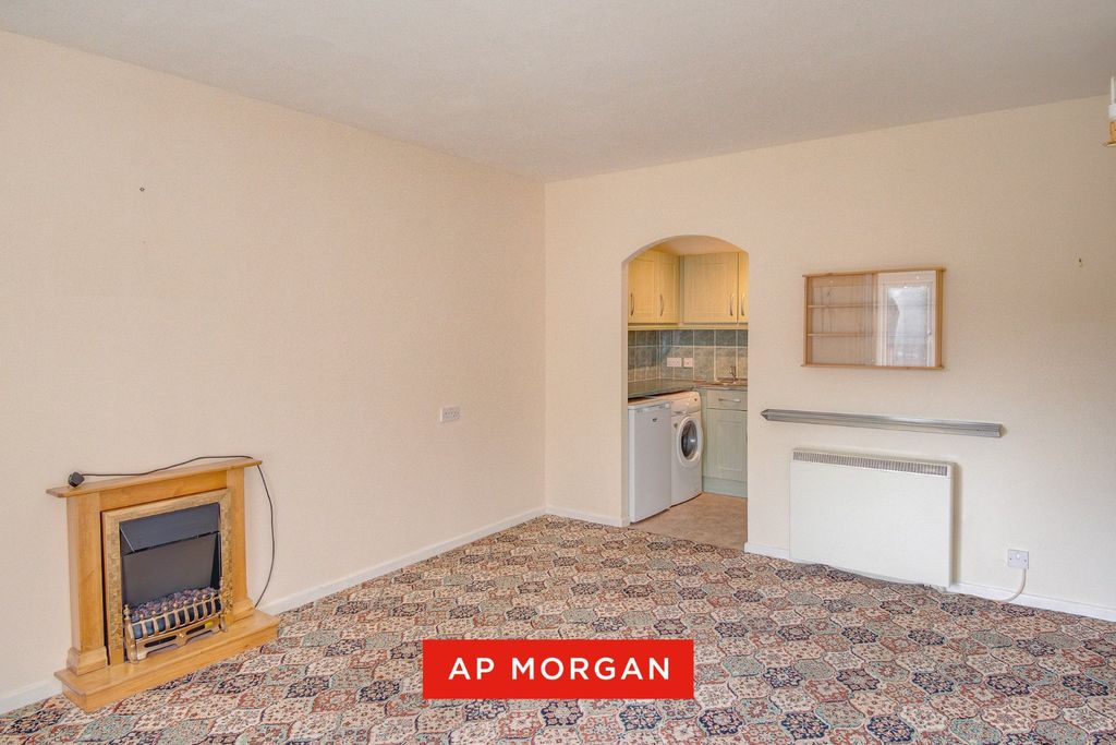 1 bed flat for saleThe Strand, Bromsgrove, Worcestershire B61 photo 5