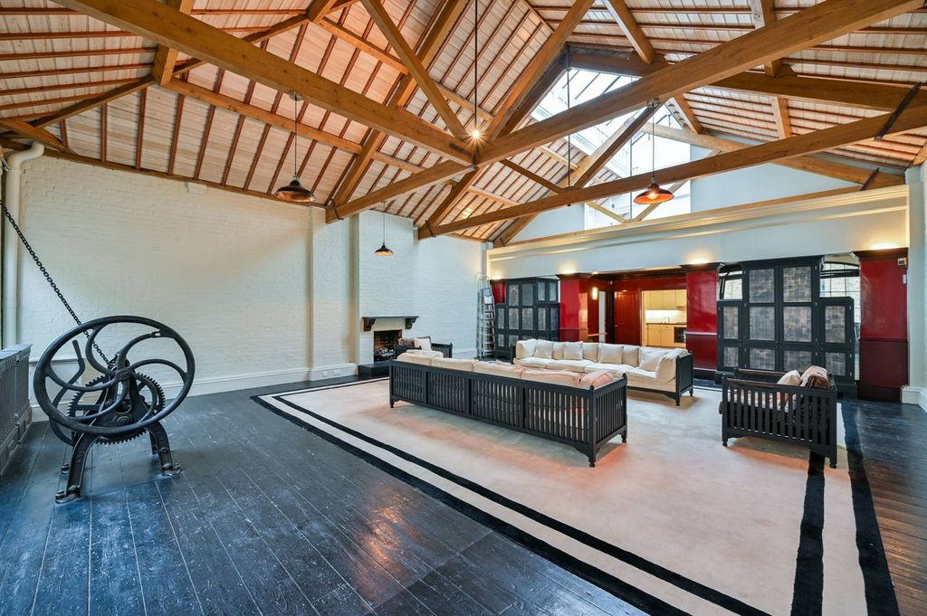 Property photo 3 of 15