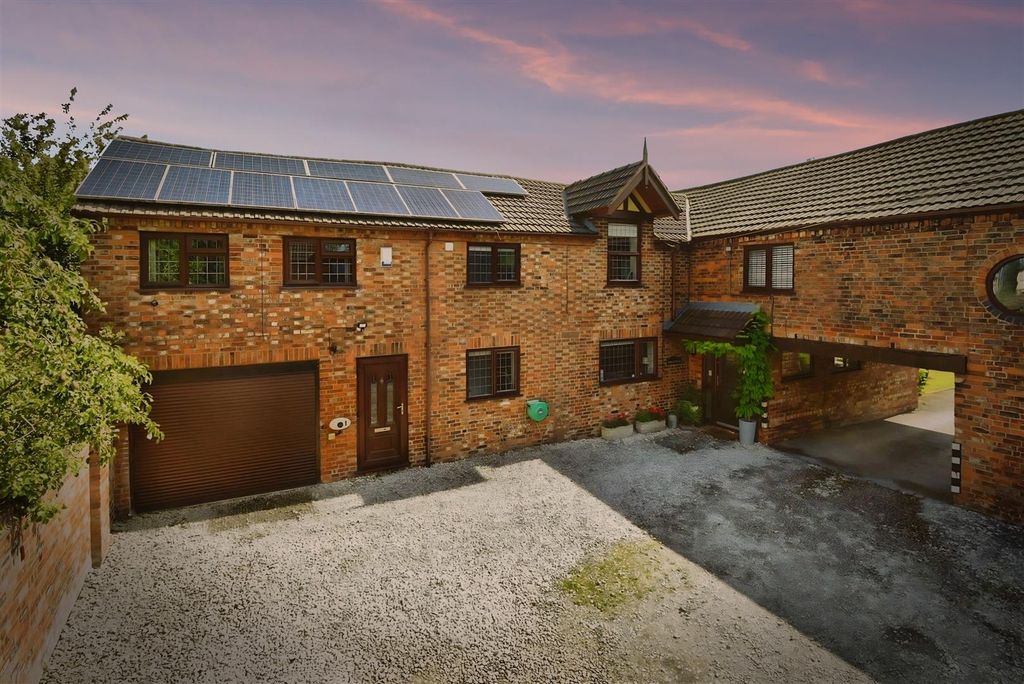 Property photo 2 of 37 9c2c0B89-dc22-474A-Af32-d9786B5F5503.Jpg