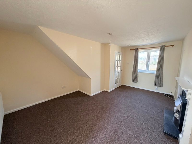 Property photo 3 of 10 Dining Room